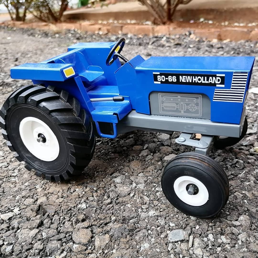 New Holland 80-66 Tractor (Dark Blue) 1/16 - Tough Metal Toys