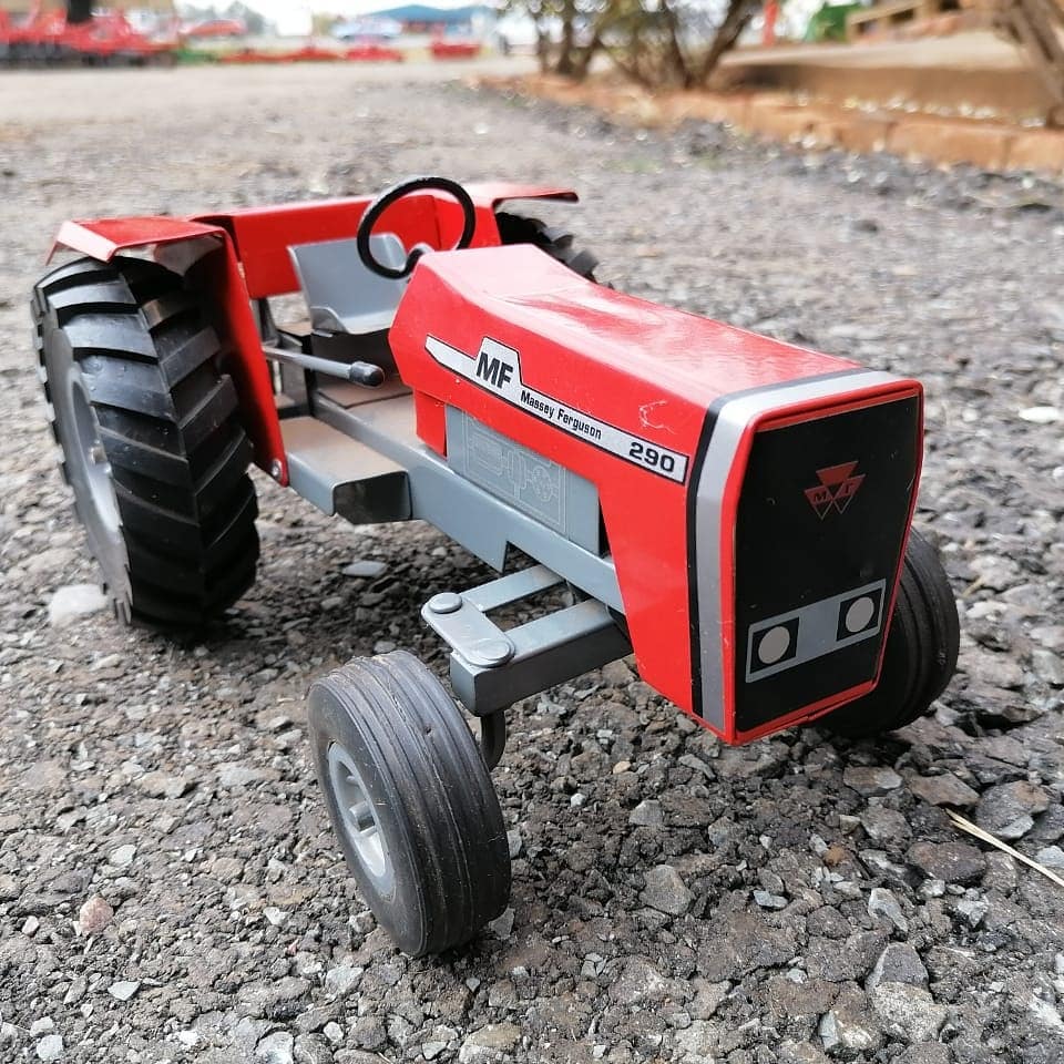 Massey Ferguson 290 Tractor 1/16 (Red) - Tough Metal Toys