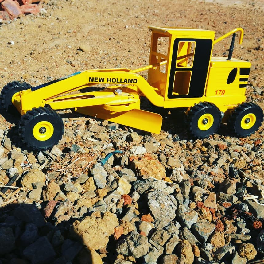 New Holland Grader 1/16 (Yellow)