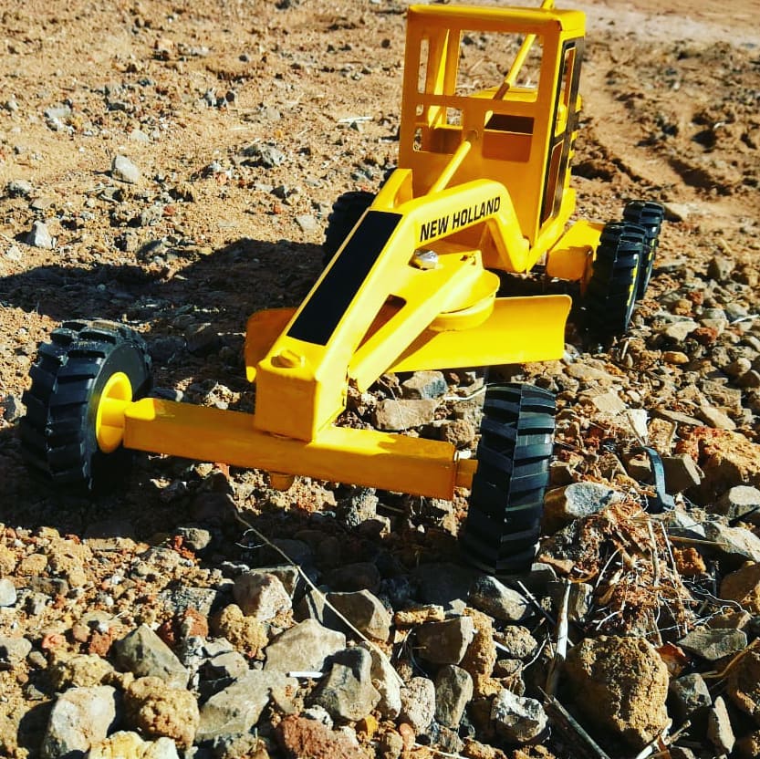 New Holland Grader 1/16 (Yellow)