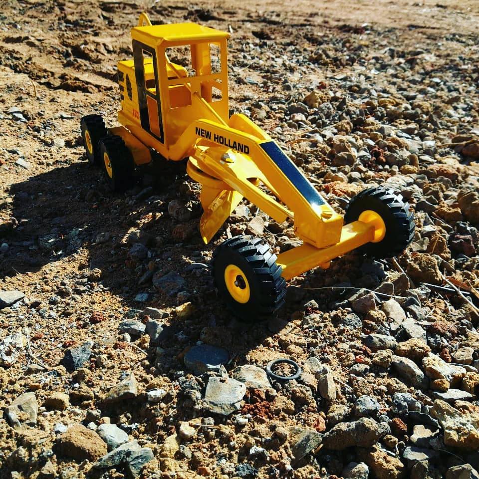 New Holland Grader 1/16 (Yellow)