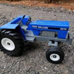 New Holland 6610 Tractor (Dark Blue) 1/16 - Tough Metal Toys - Image 2