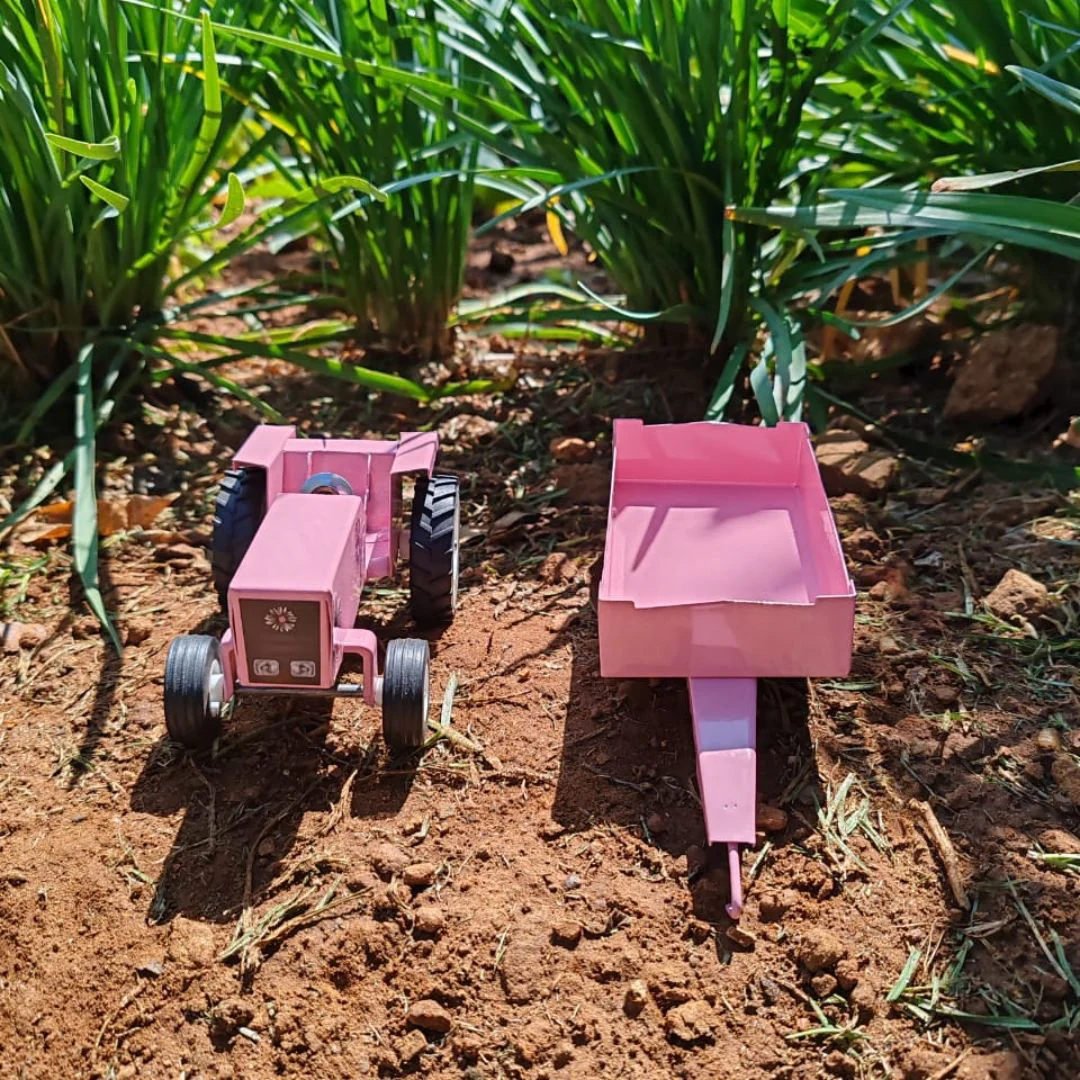 Daisy Tractor Trailor Pink 1 32 2